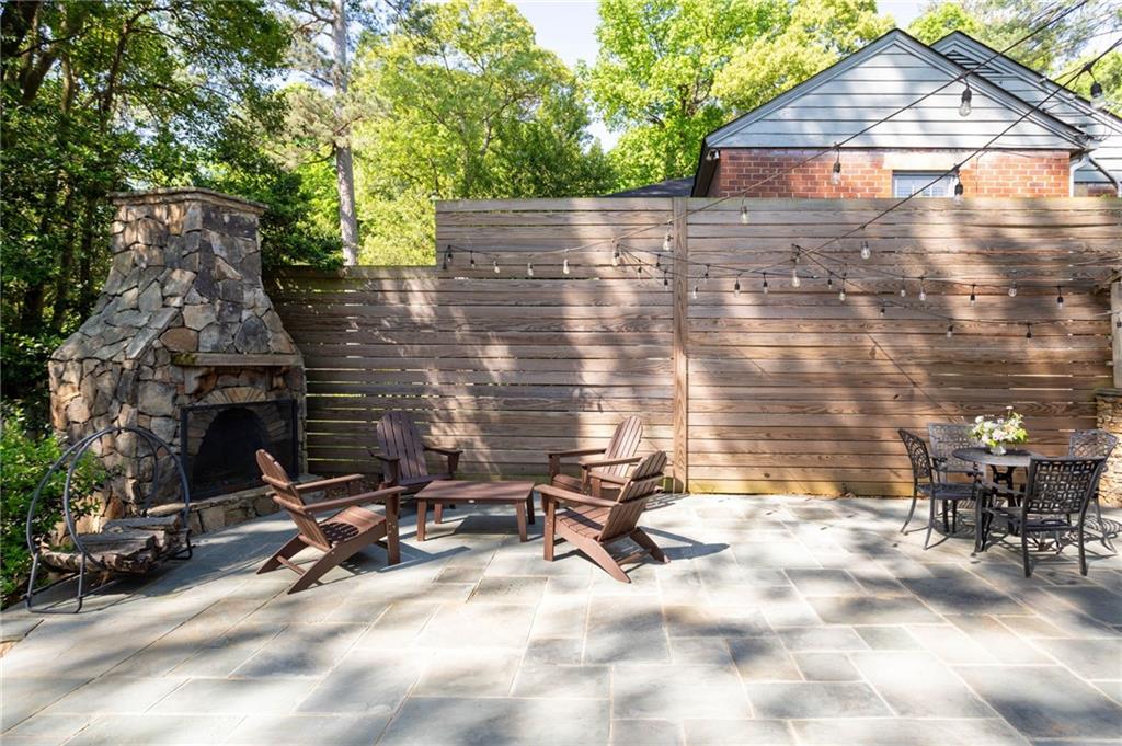 374 Lofton Road NW
