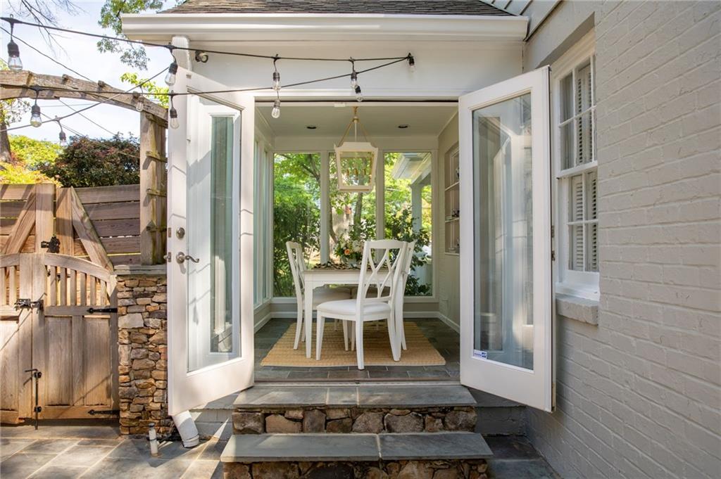 374 Lofton Road NW