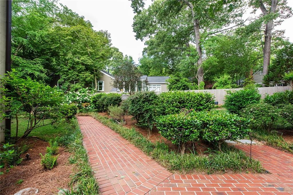 573 Collier Road NW