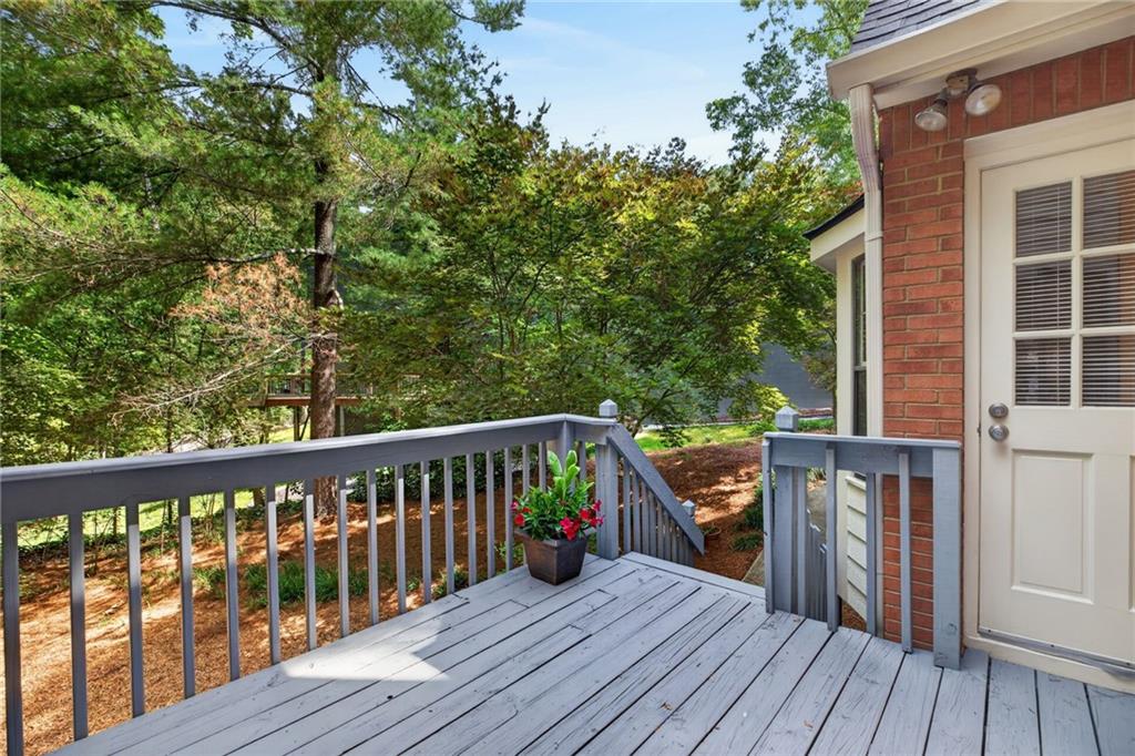 233 Shadowlake Court SE