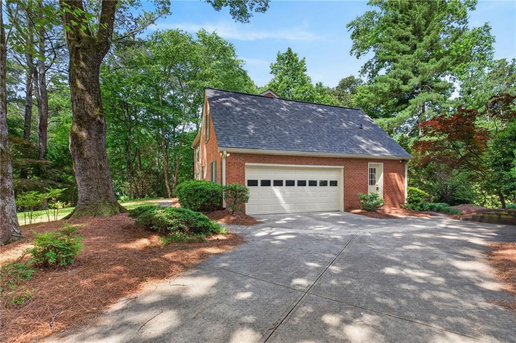 233 Shadowlake Court SE