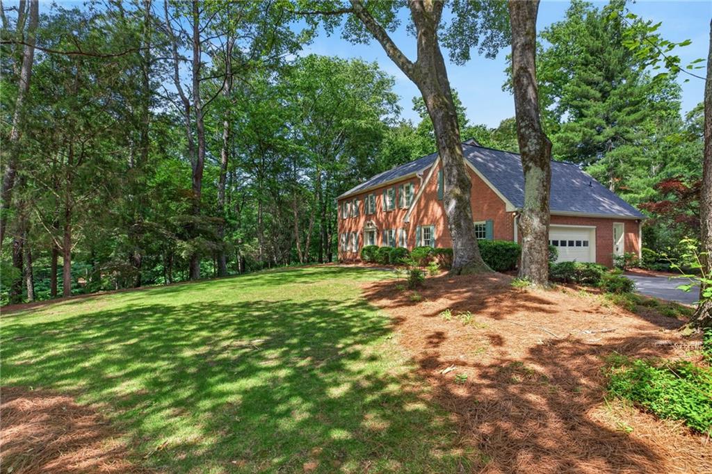 233 Shadowlake Court SE