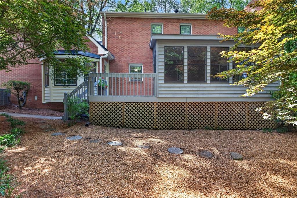 233 Shadowlake Court SE