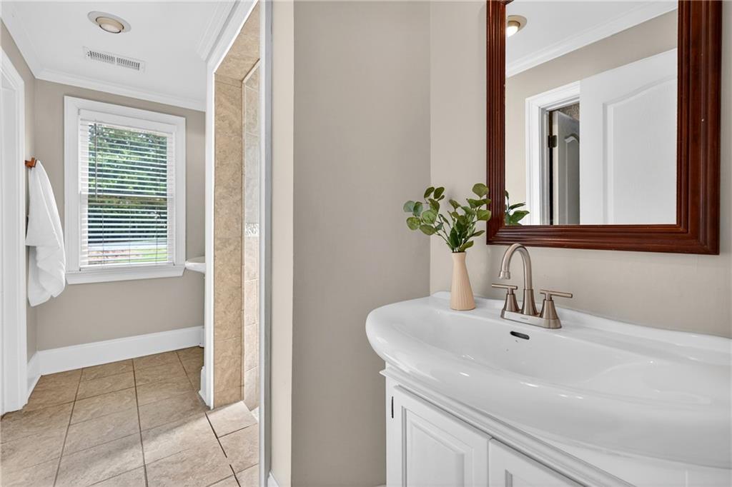 392 Collier Road NW