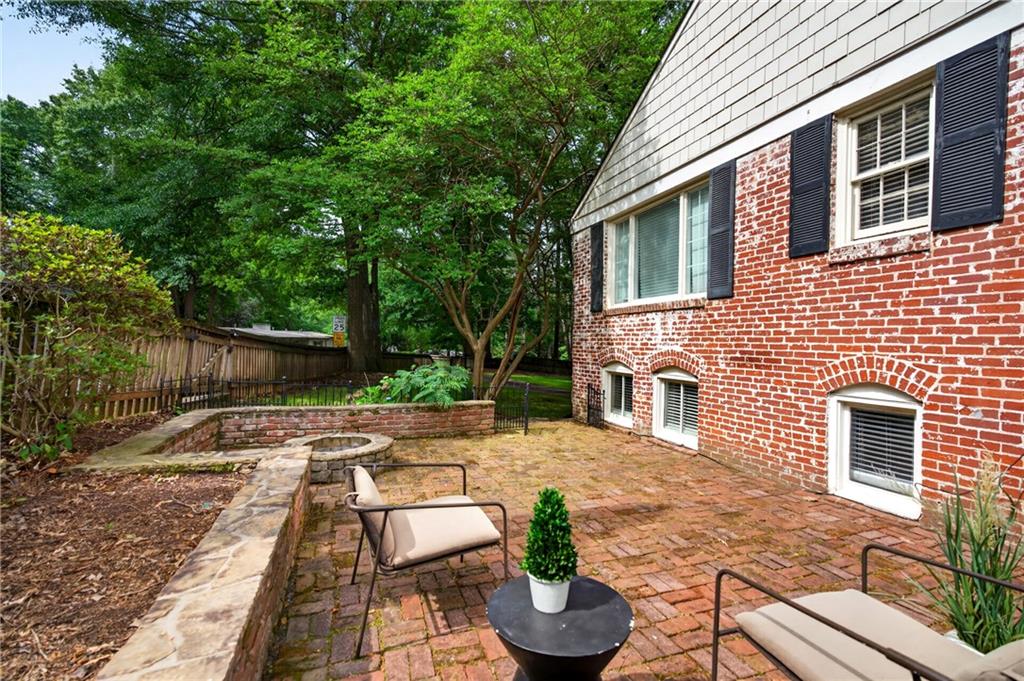 392 Collier Road NW