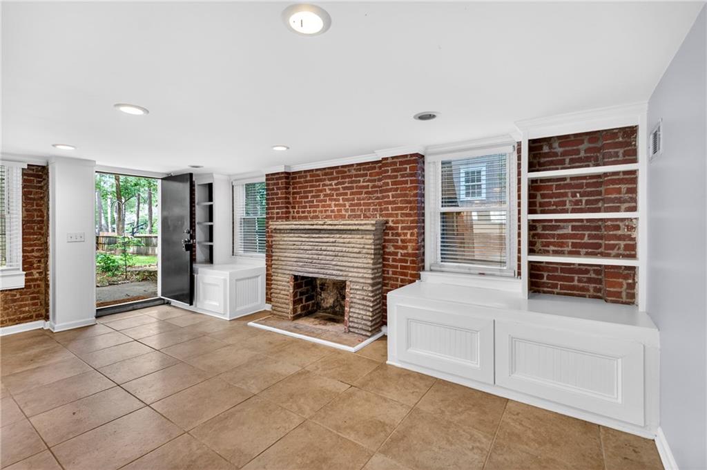 392 Collier Road NW