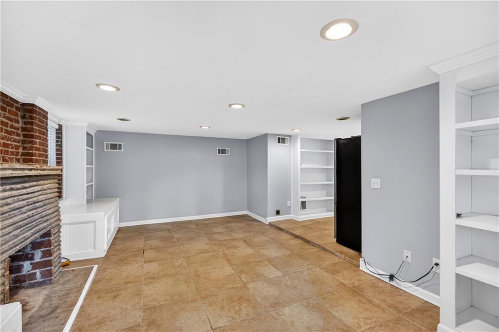 392 Collier Road NW