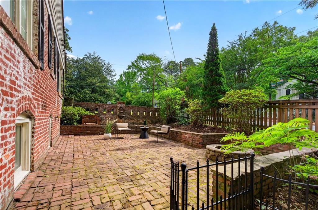 392 Collier Road NW