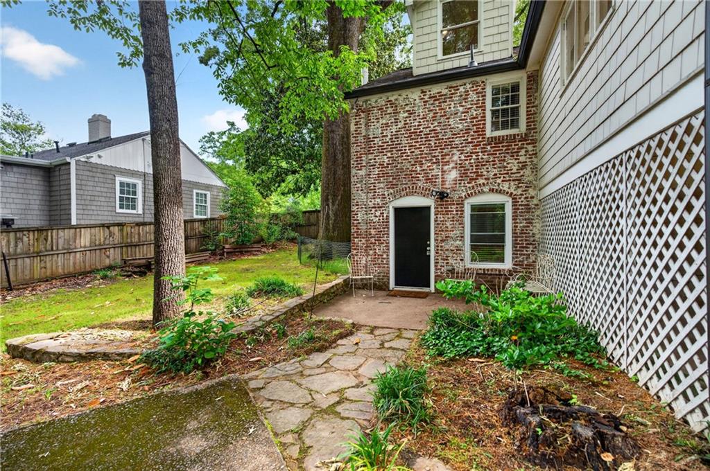 392 Collier Road NW