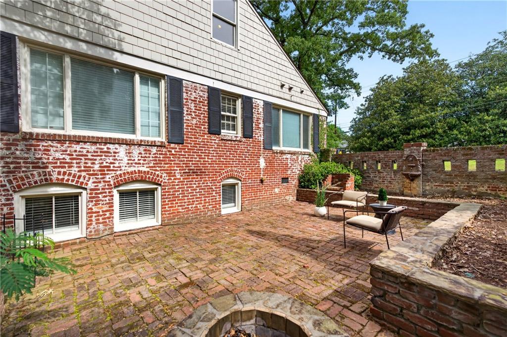392 Collier Road NW