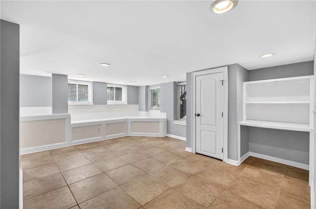 392 Collier Road NW