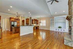 802 Pathview Court