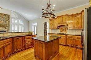 802 Pathview Court
