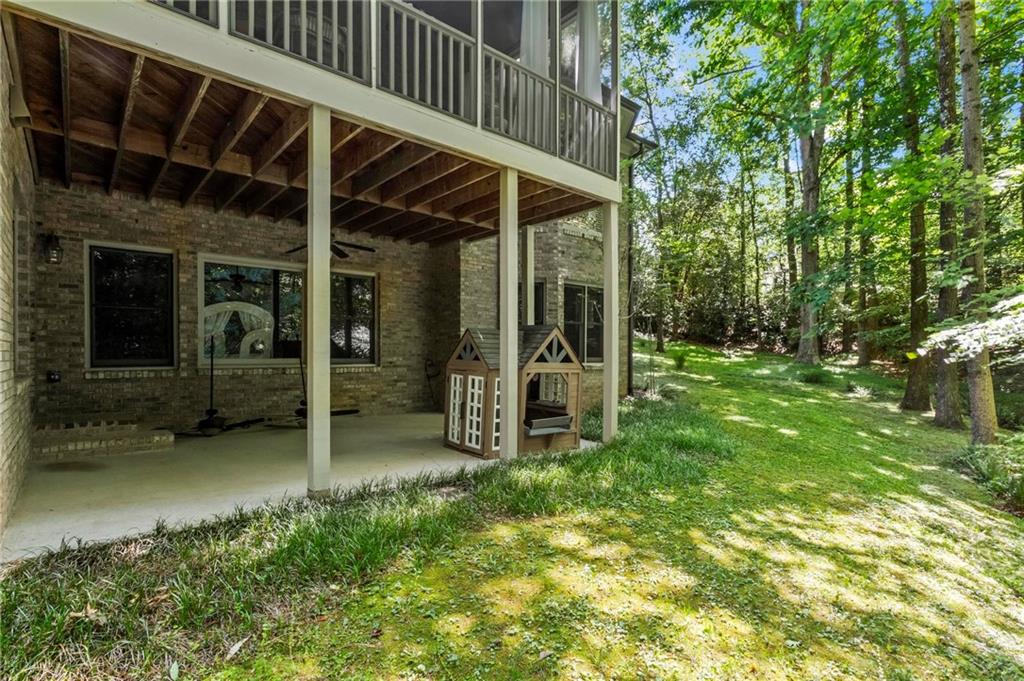 711 Hallbrook Court