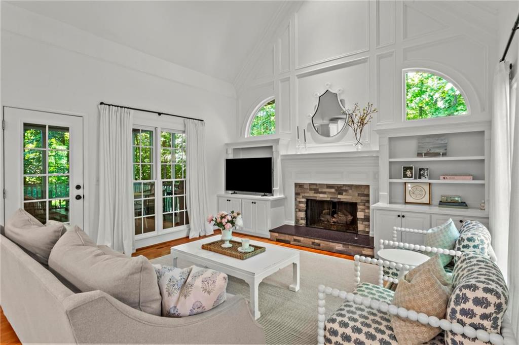 711 Hallbrook Court