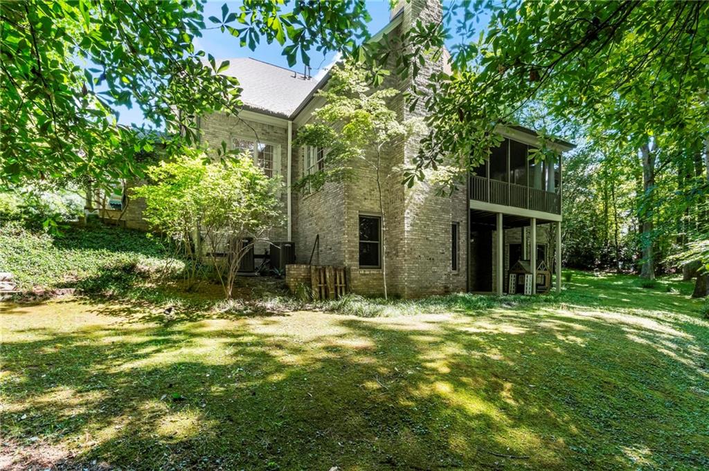 711 Hallbrook Court