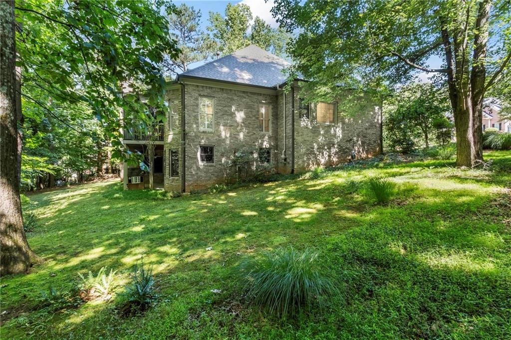 711 Hallbrook Court