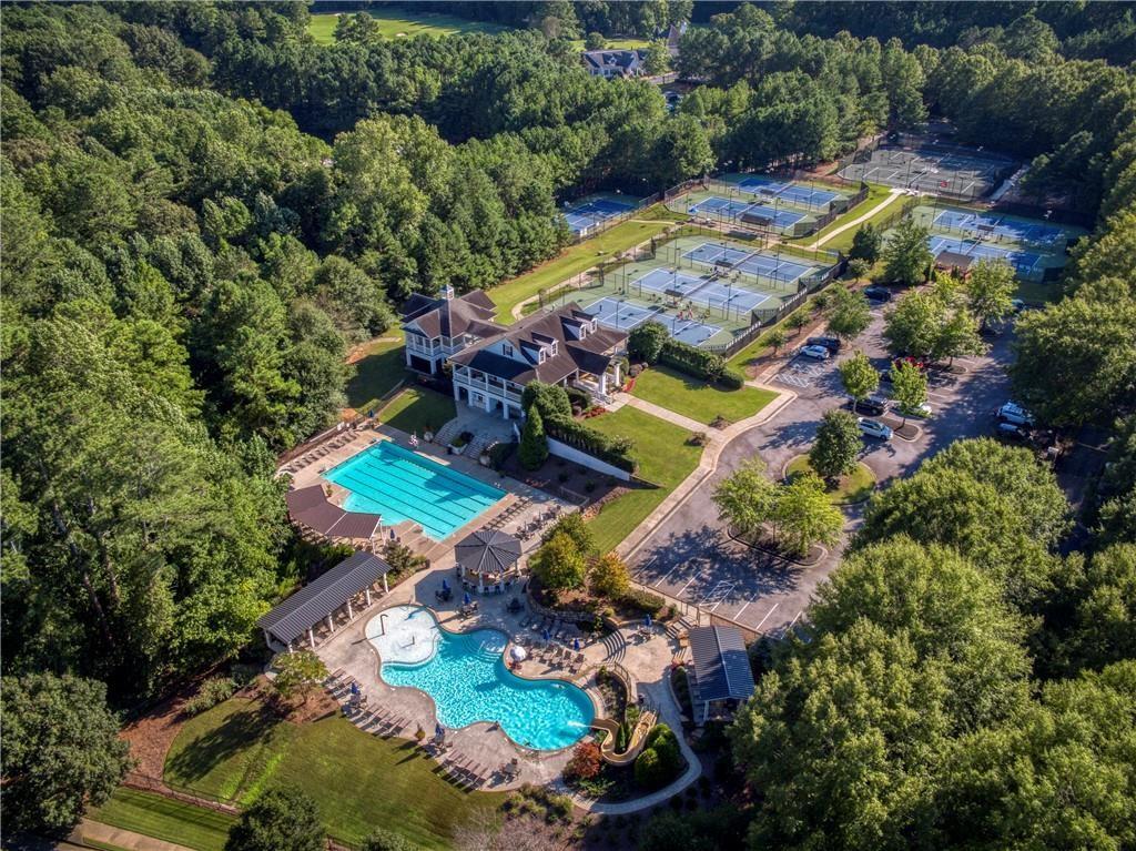 711 Hallbrook Court
