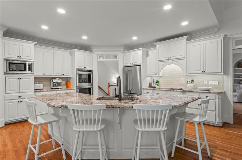 711 Hallbrook Court