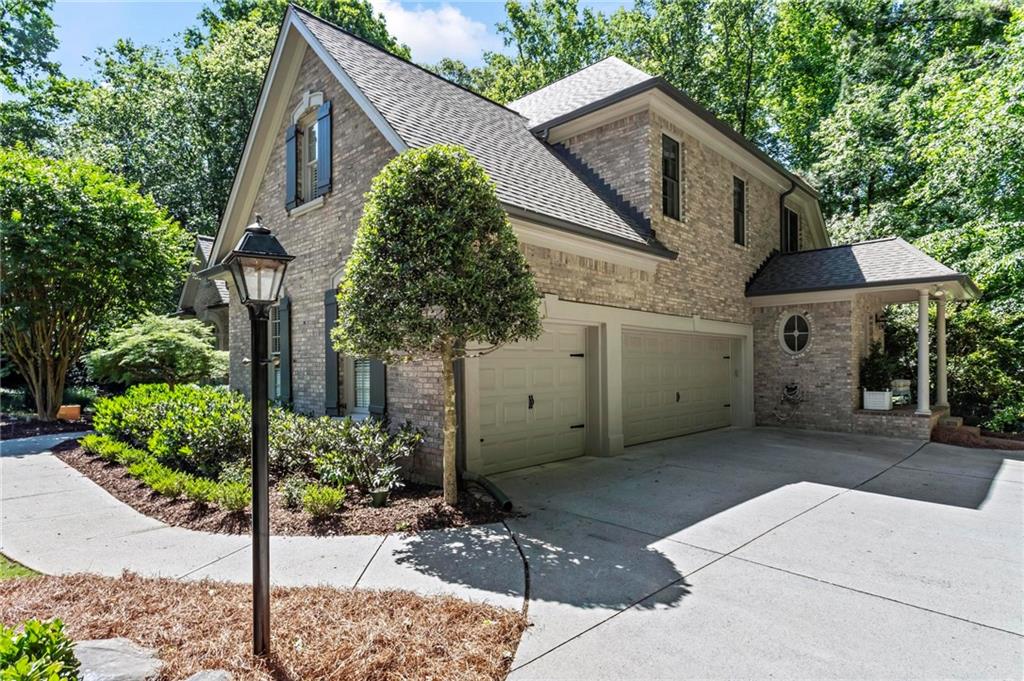 711 Hallbrook Court