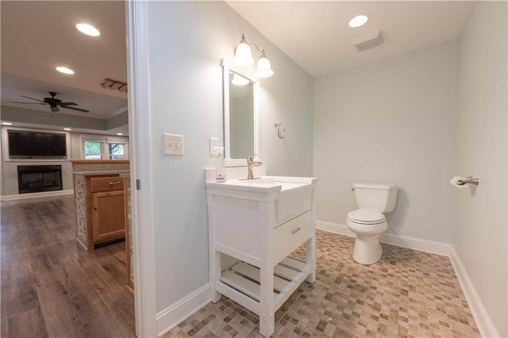 1073 Towne Lake Hills E