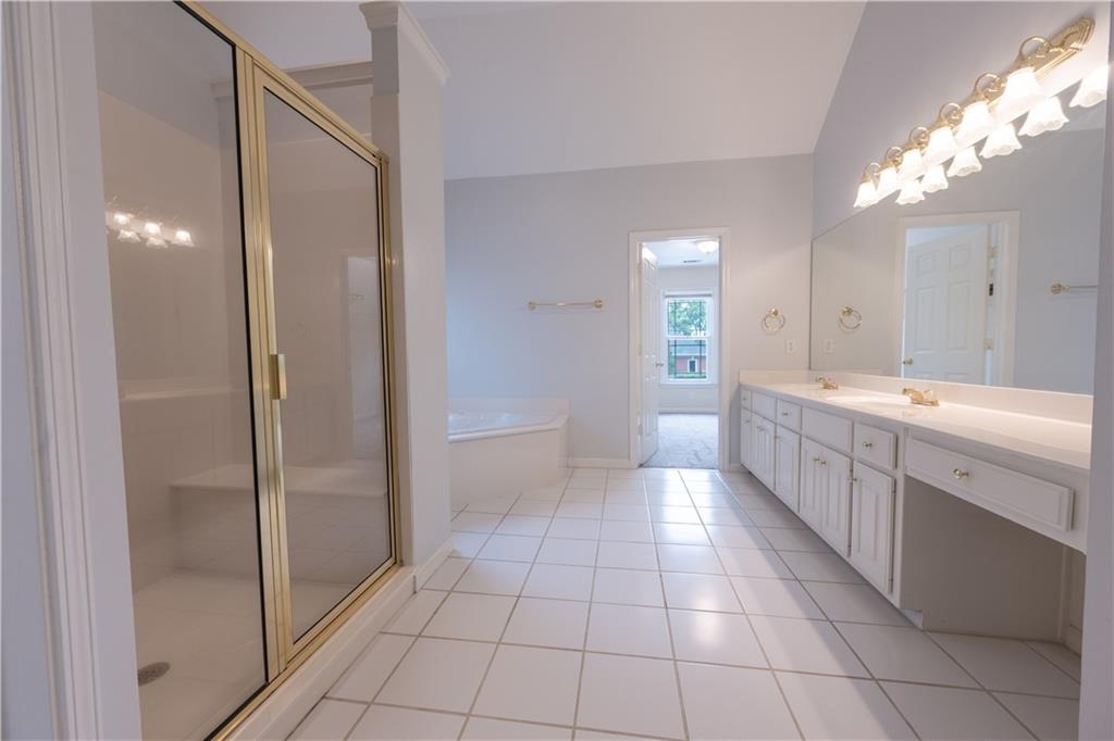 1073 Towne Lake Hills E