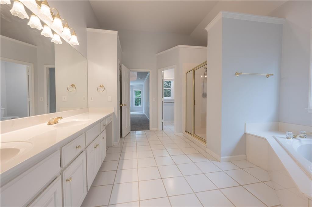 1073 Towne Lake Hills E