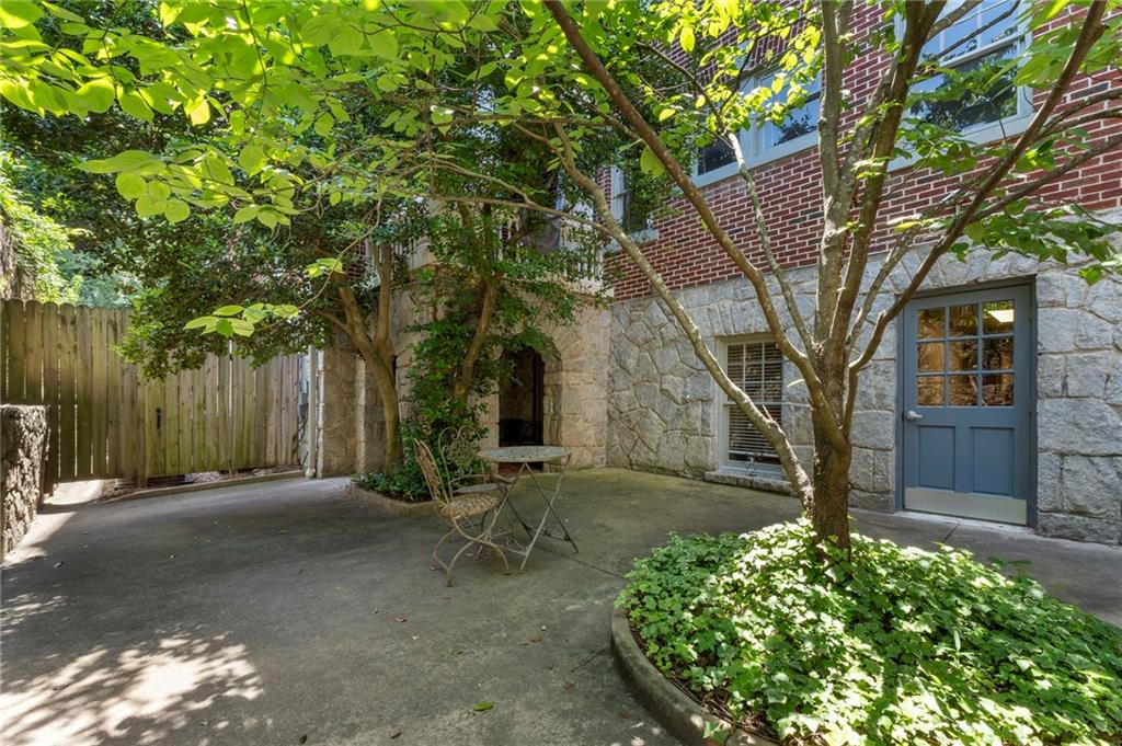 2 Collier Road NW Unit 9