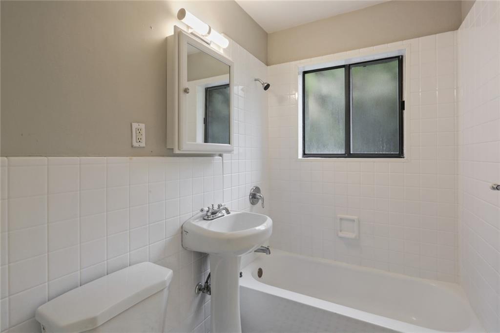 880 Glendale Terrace NE Unit 5