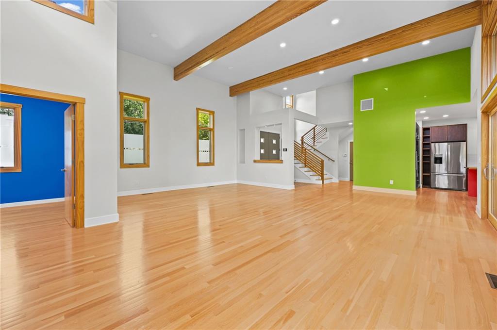 2223 Meadowvale Drive NE