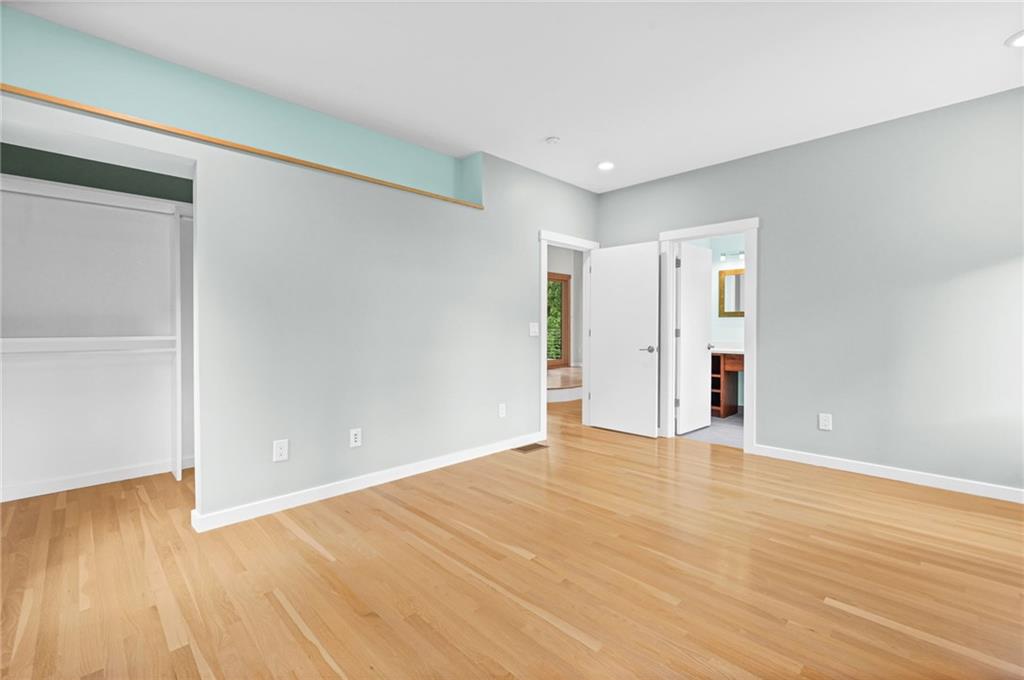 2223 Meadowvale Drive NE