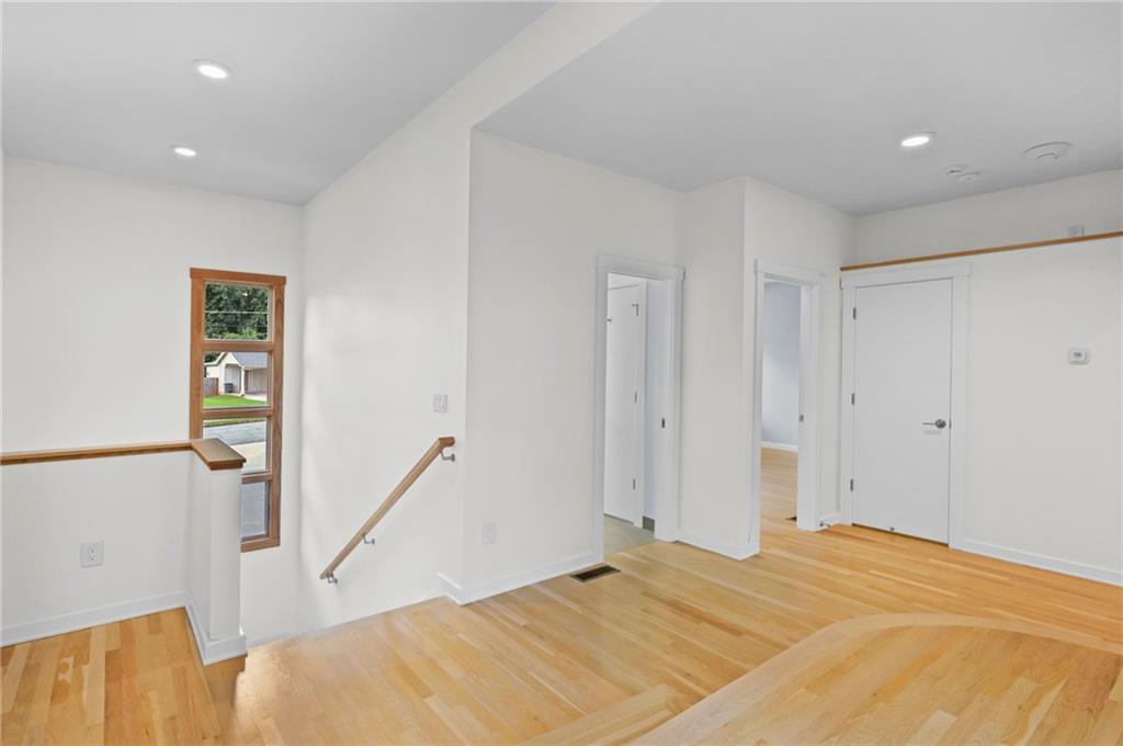 2223 Meadowvale Drive NE