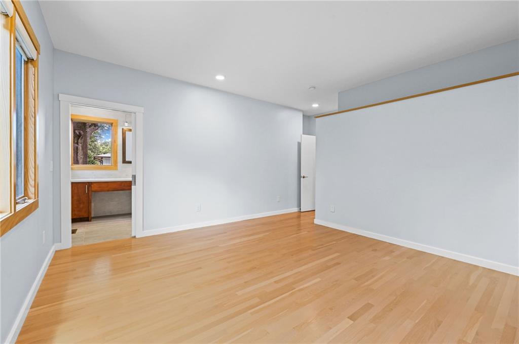 2223 Meadowvale Drive NE