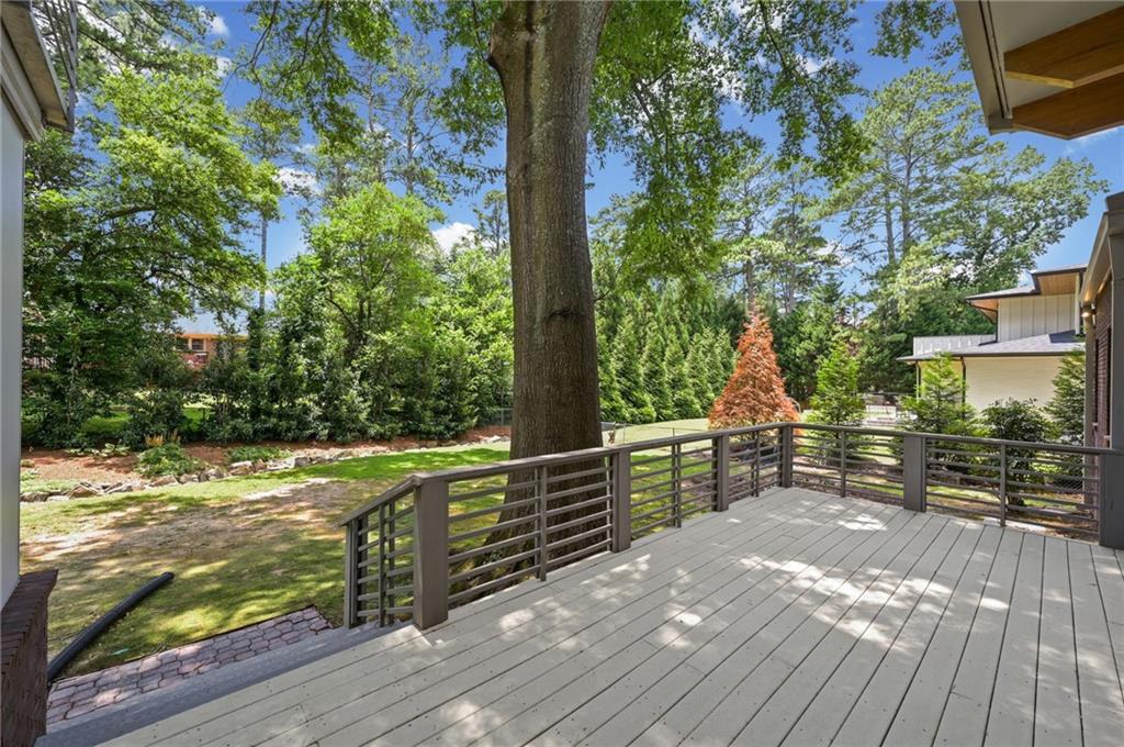 2223 Meadowvale Drive NE