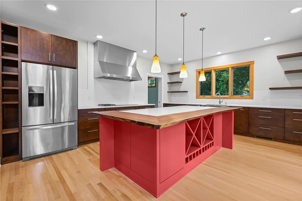 2223 Meadowvale Drive NE
