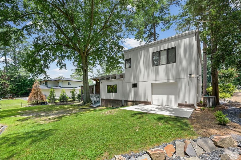 2223 Meadowvale Drive NE