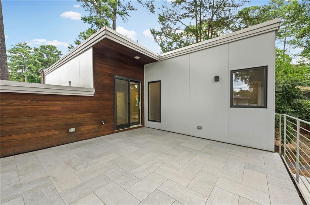 2223 Meadowvale Drive NE