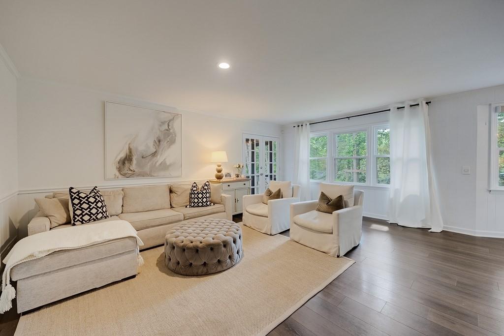 240 E Valley Drive