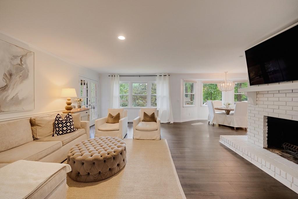 240 E Valley Drive