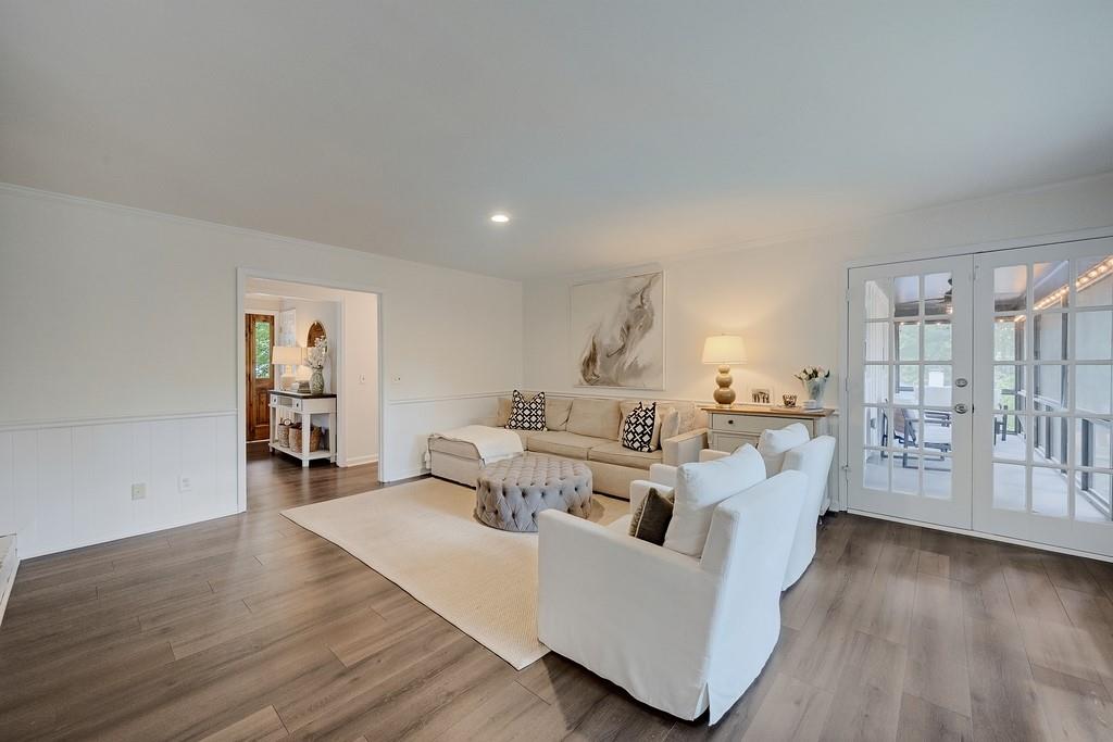 240 E Valley Drive