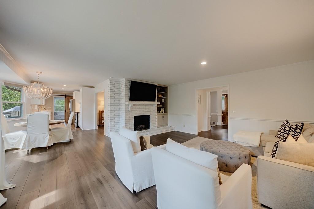 240 E Valley Drive