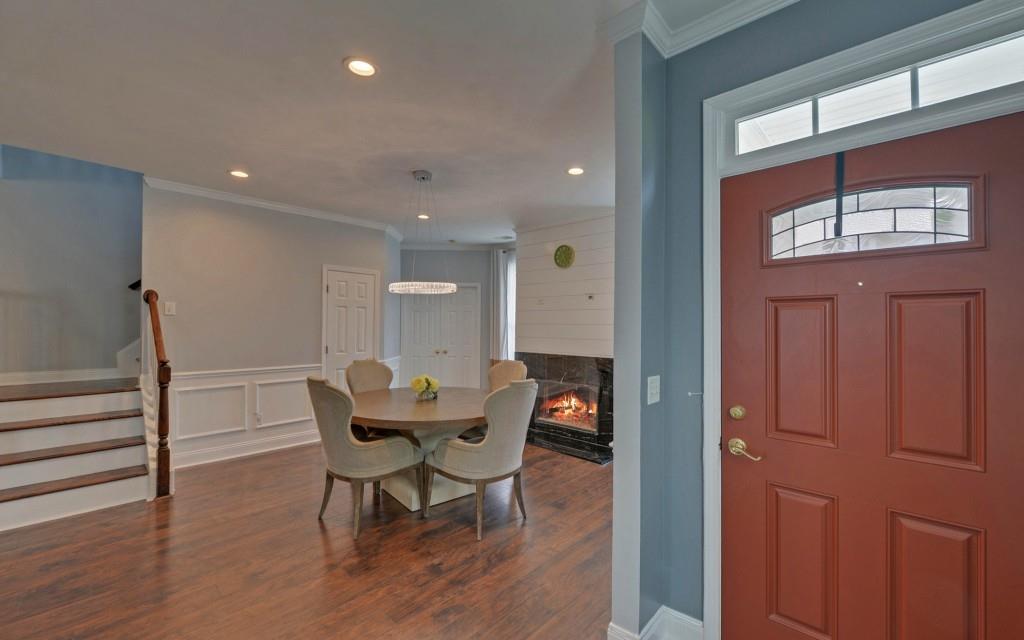 812 Flagstone Lane SE