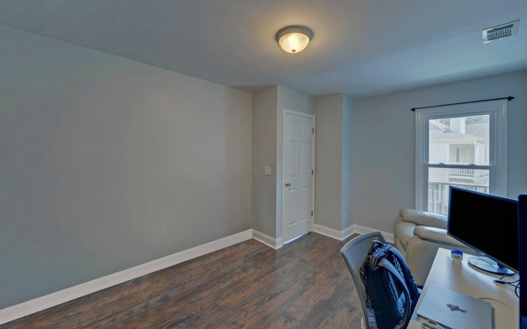 812 Flagstone Lane SE