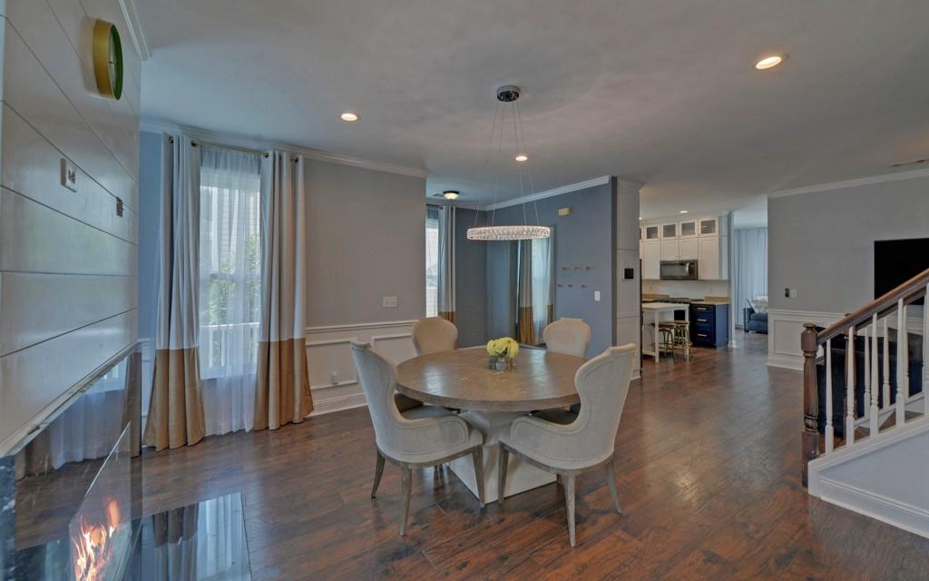 812 Flagstone Lane SE