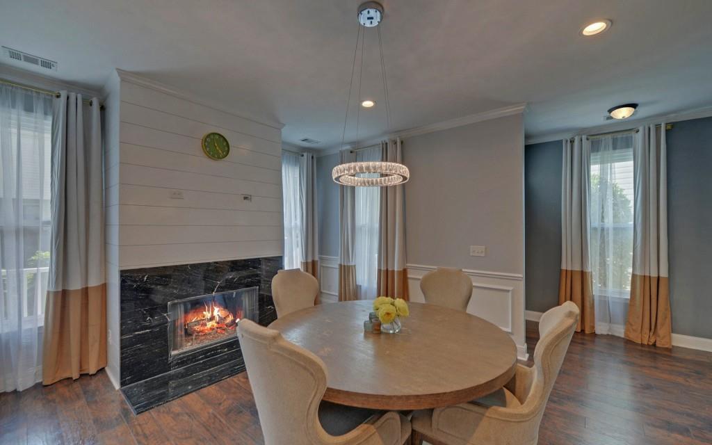 812 Flagstone Lane SE