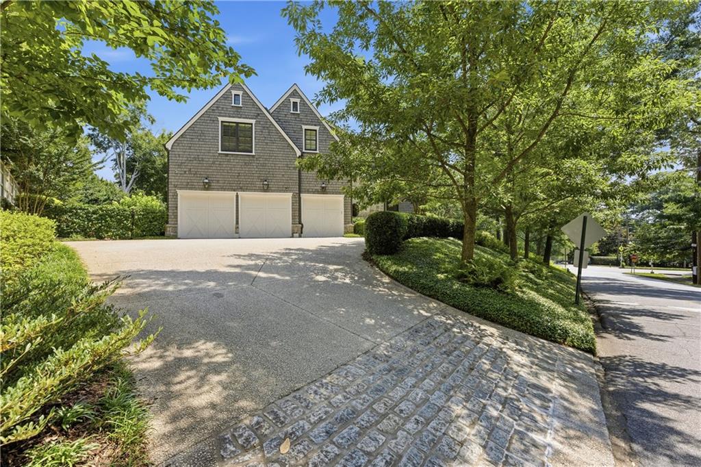 4384 Powers Ferry Road NW