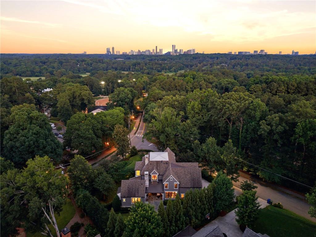 4384 Powers Ferry Road NW