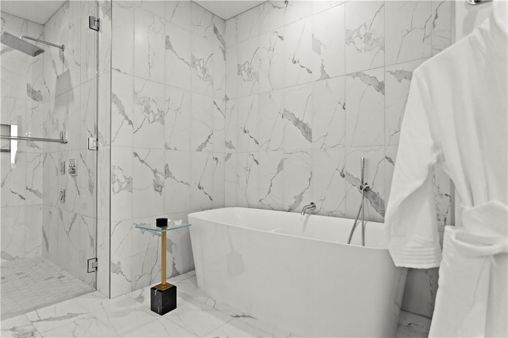 2520 Peachtree Road NW Unit 1003