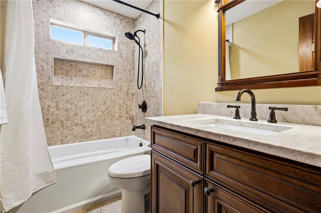 2571 Meadowglen Trail