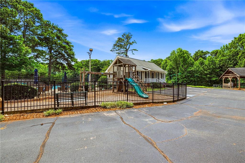 2571 Meadowglen Trail